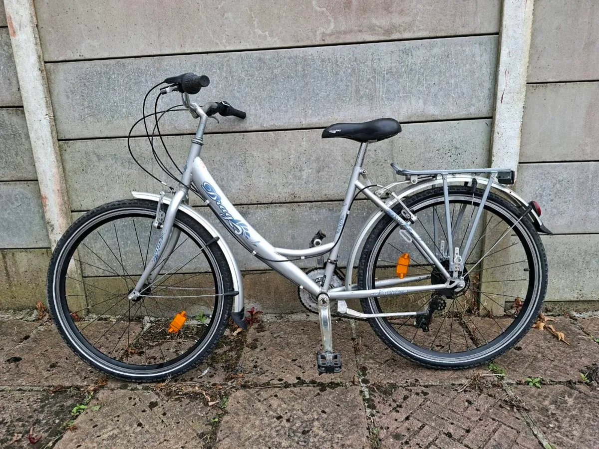 Ladies bicycle - Image 3