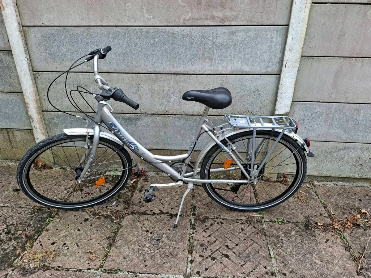 Ladies bicycle - Image 1