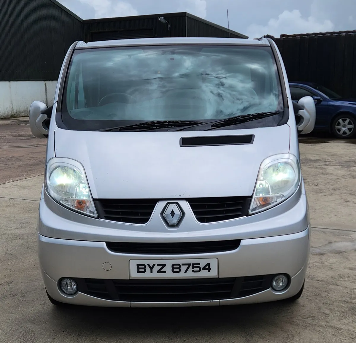 RENAULT PRO STEALTH CAMPER PLEASE READ FULL AD - Image 3