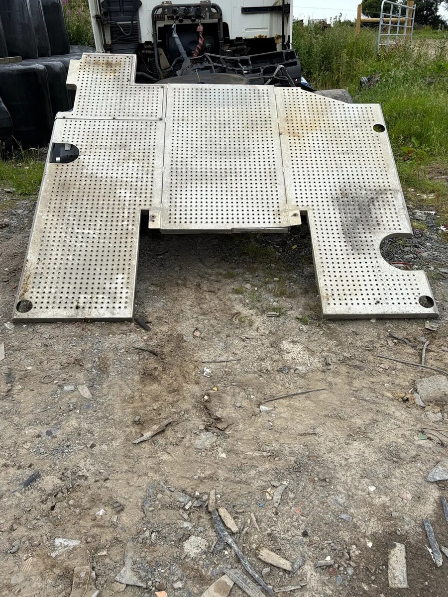 Catwalk for 4x2 Volvo or Renault truck - Image 1