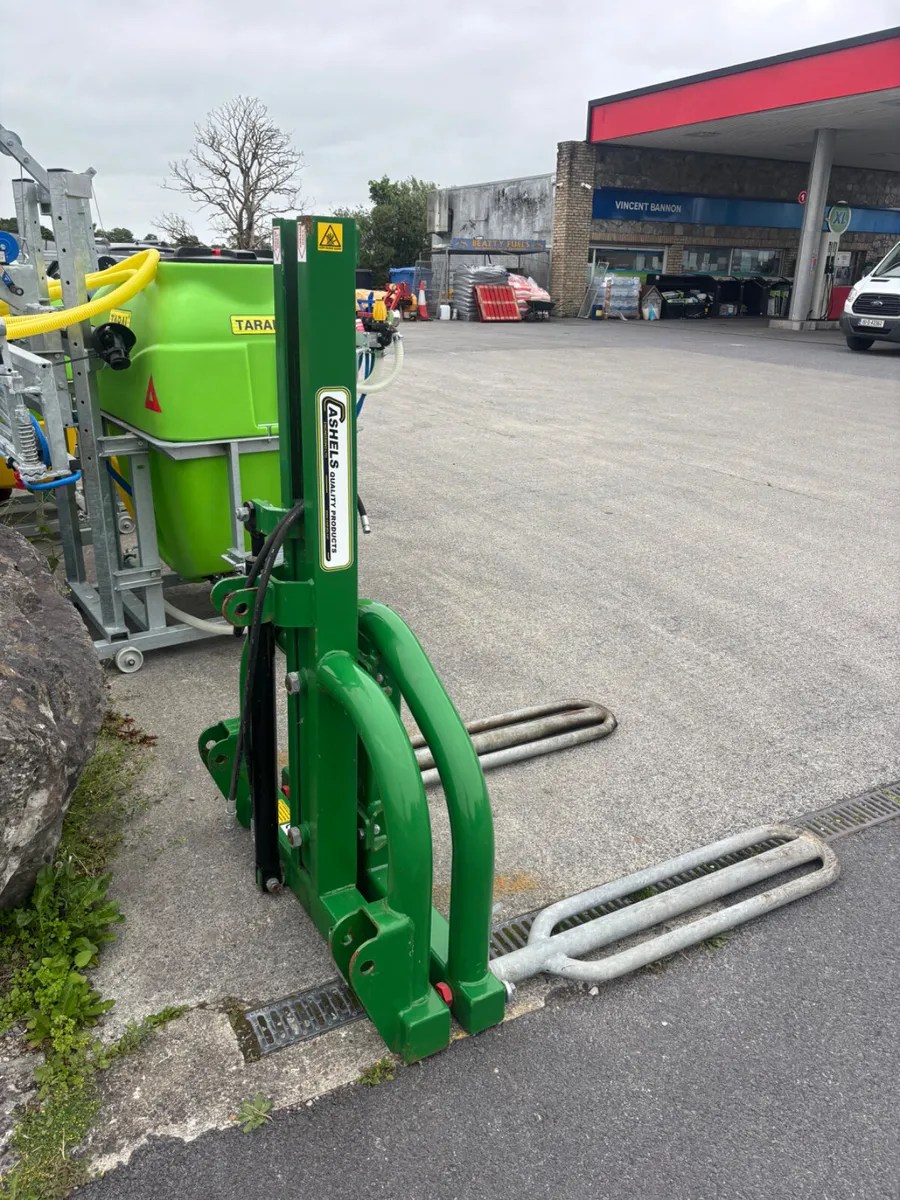 cashel bale stacker / spike - Image 1