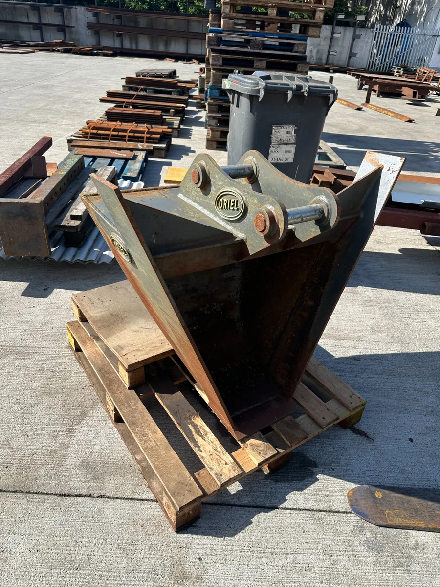 8 Tonne Excavator Ditching Trapezoidal Bucket - Image 1