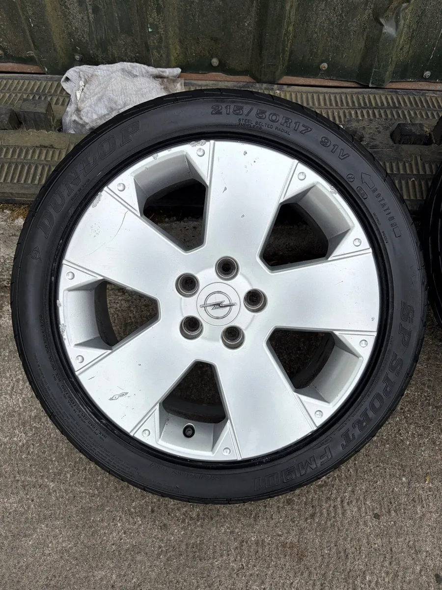 17 Inch opel alloy wheels - Image 2