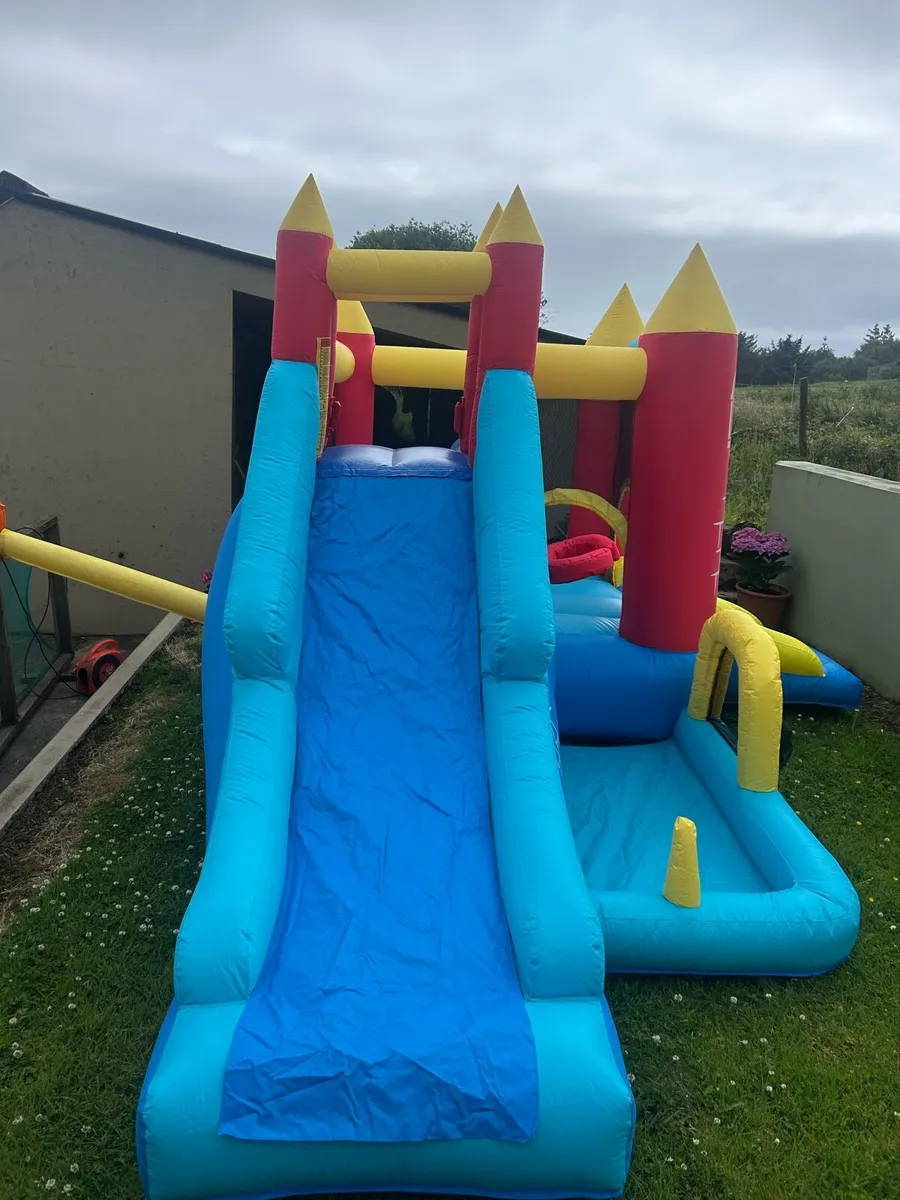Happy Hop Bouncy Castle Play Centre with Ball Pit - Image 3