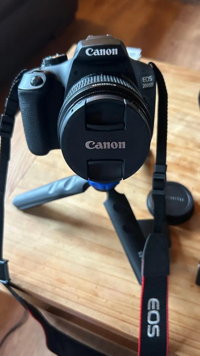 Canon EOS 2000D DSLR camera bundle - Image 3