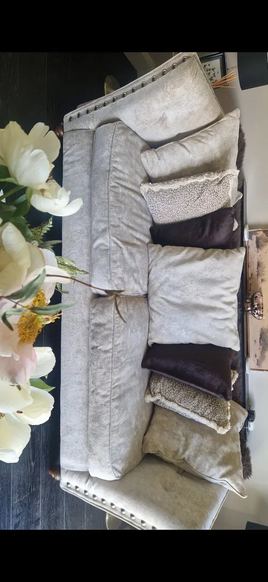 Sofa and loveseat - Image 1