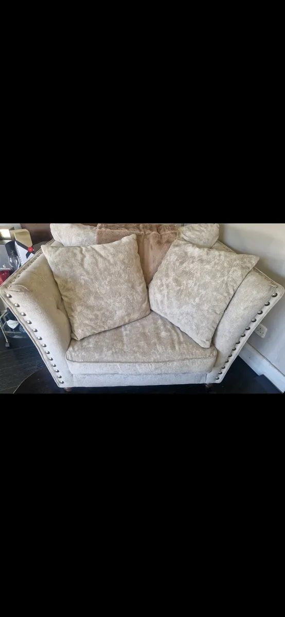 Sofa and loveseat - Image 4