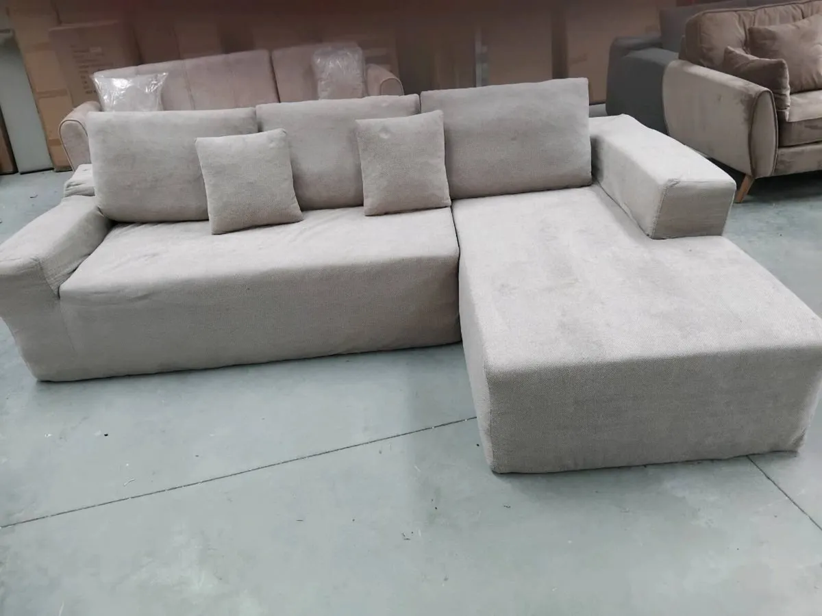 Corner sofa n̈ew