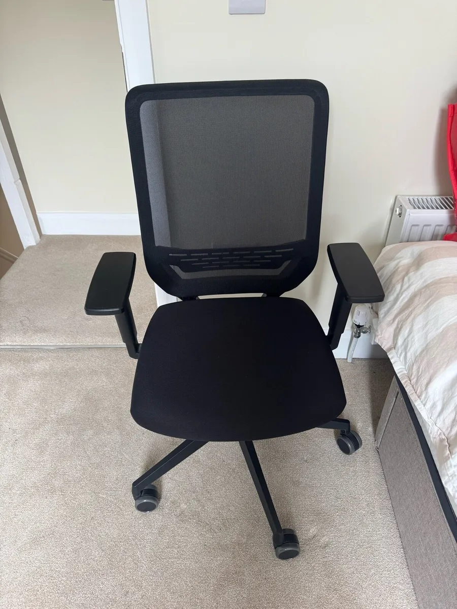 Office chair - Image 1