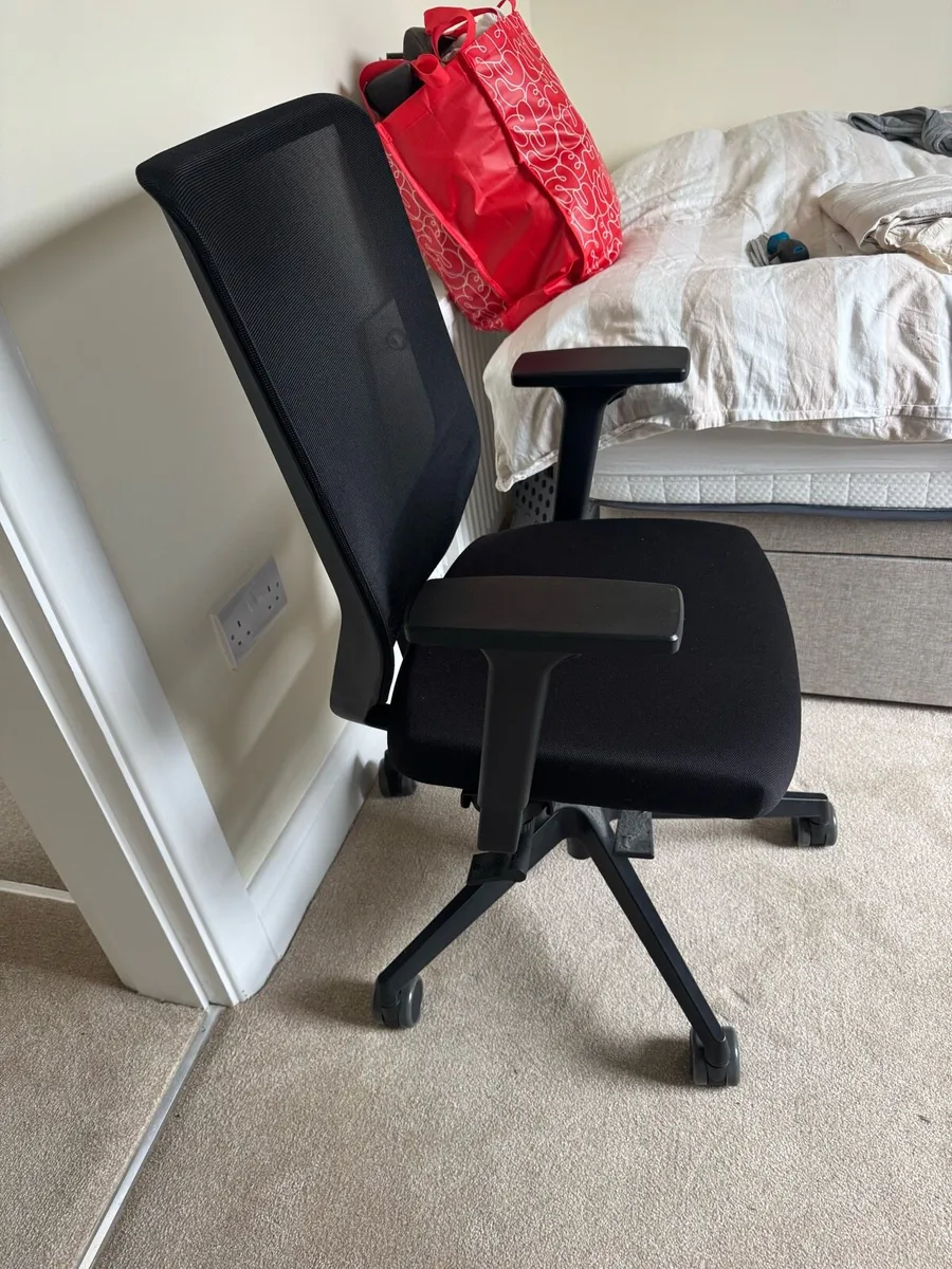 Office chair - Image 2