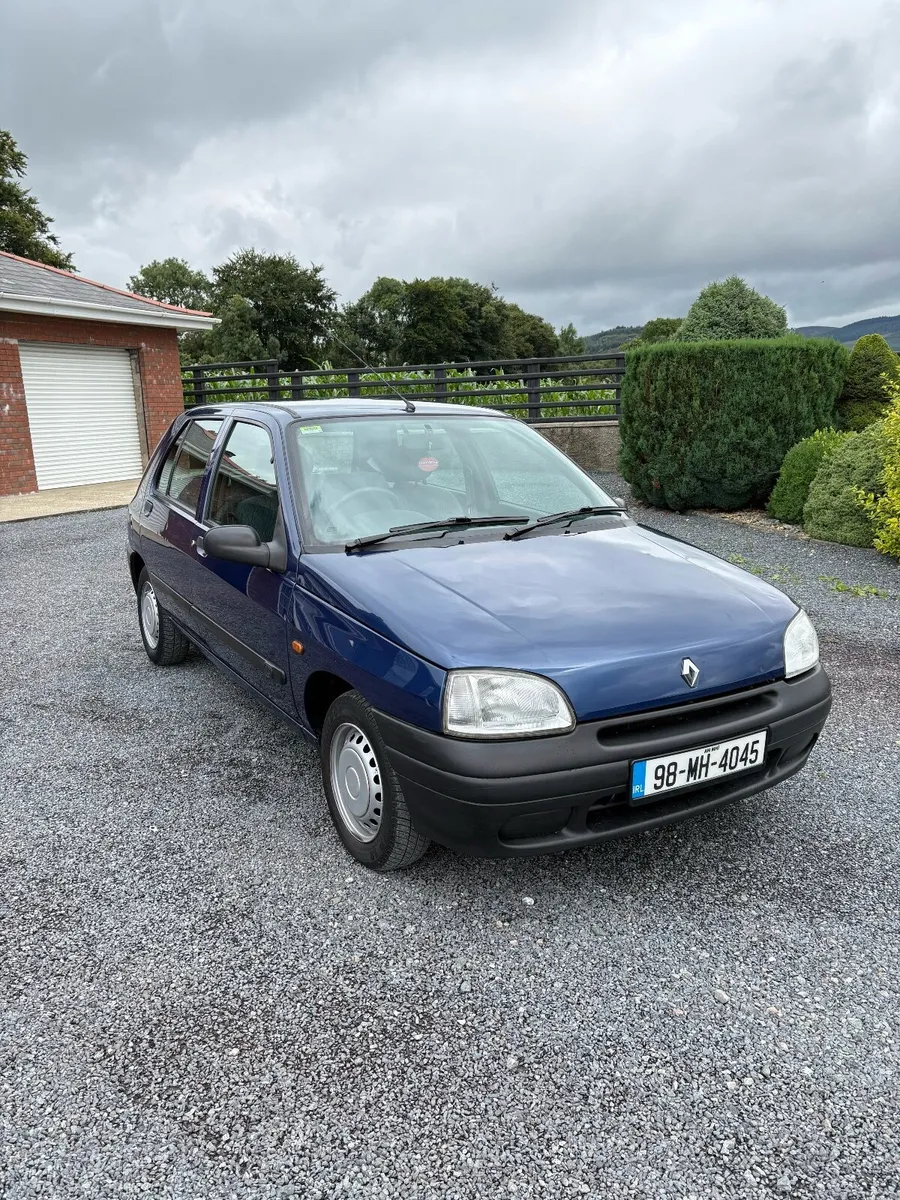 Renault Clio 1998 - One Owner original car - Image 1