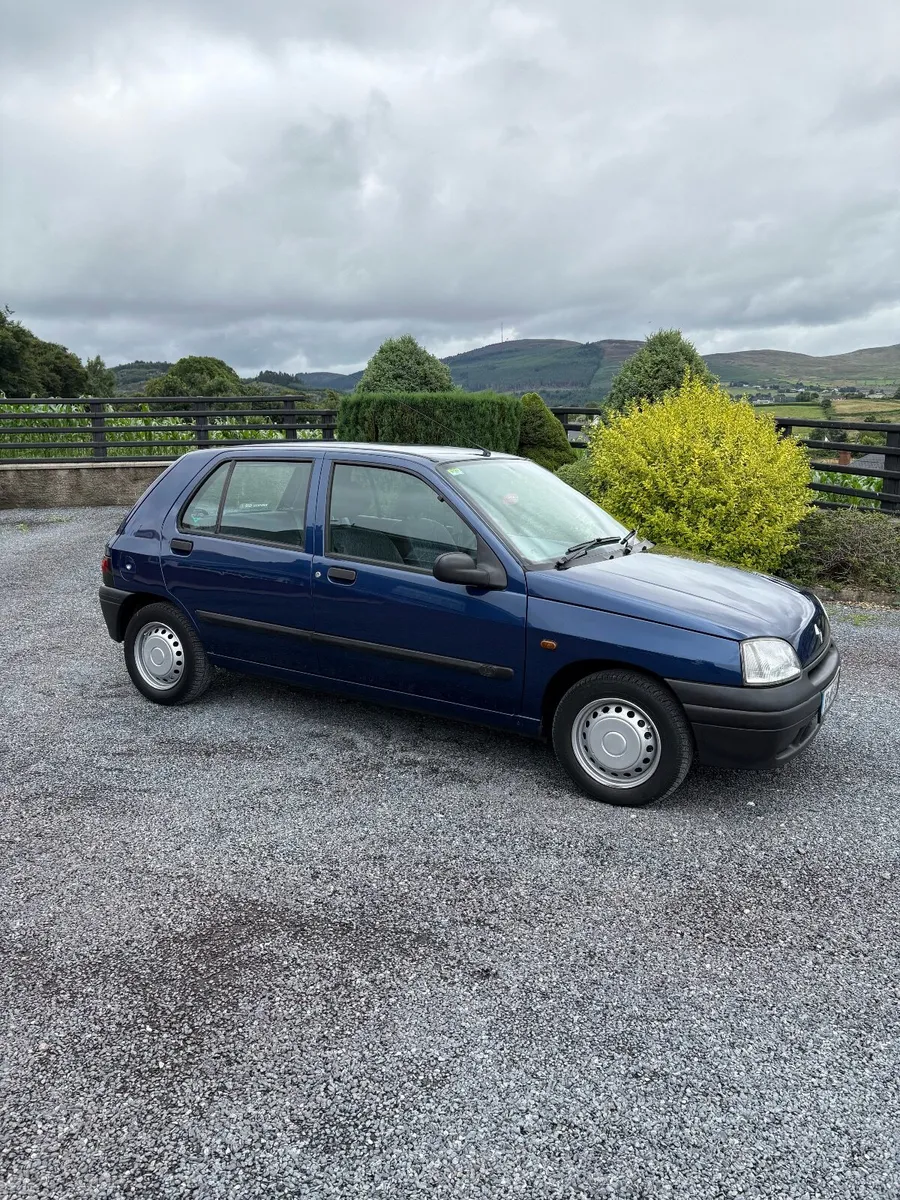 Renault Clio 1998 - One Owner original car - Image 2