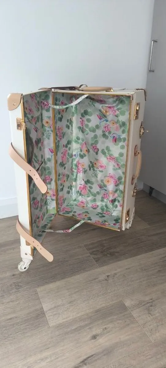 Suitcase - Image 3