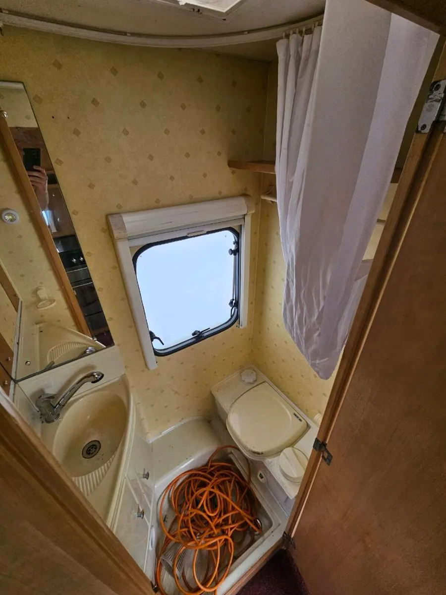Caravan fixed bed - Image 4