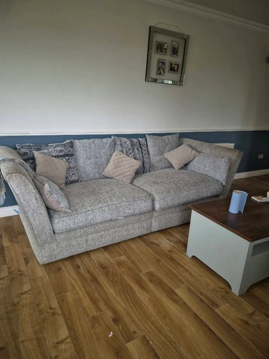 Couch - Image 4