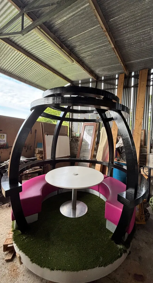 Outdoor seating pod - Image 2