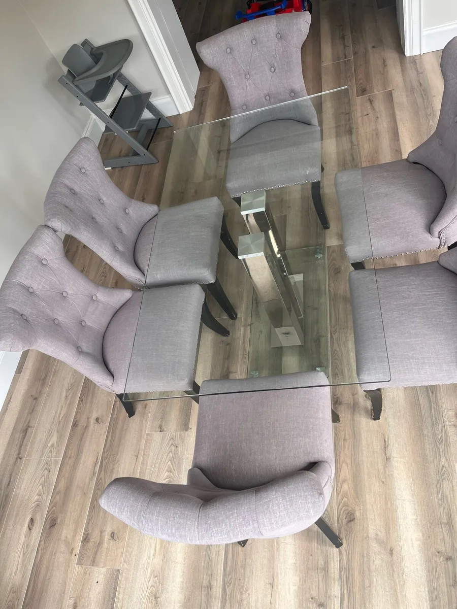 Table and Chairs - Image 4