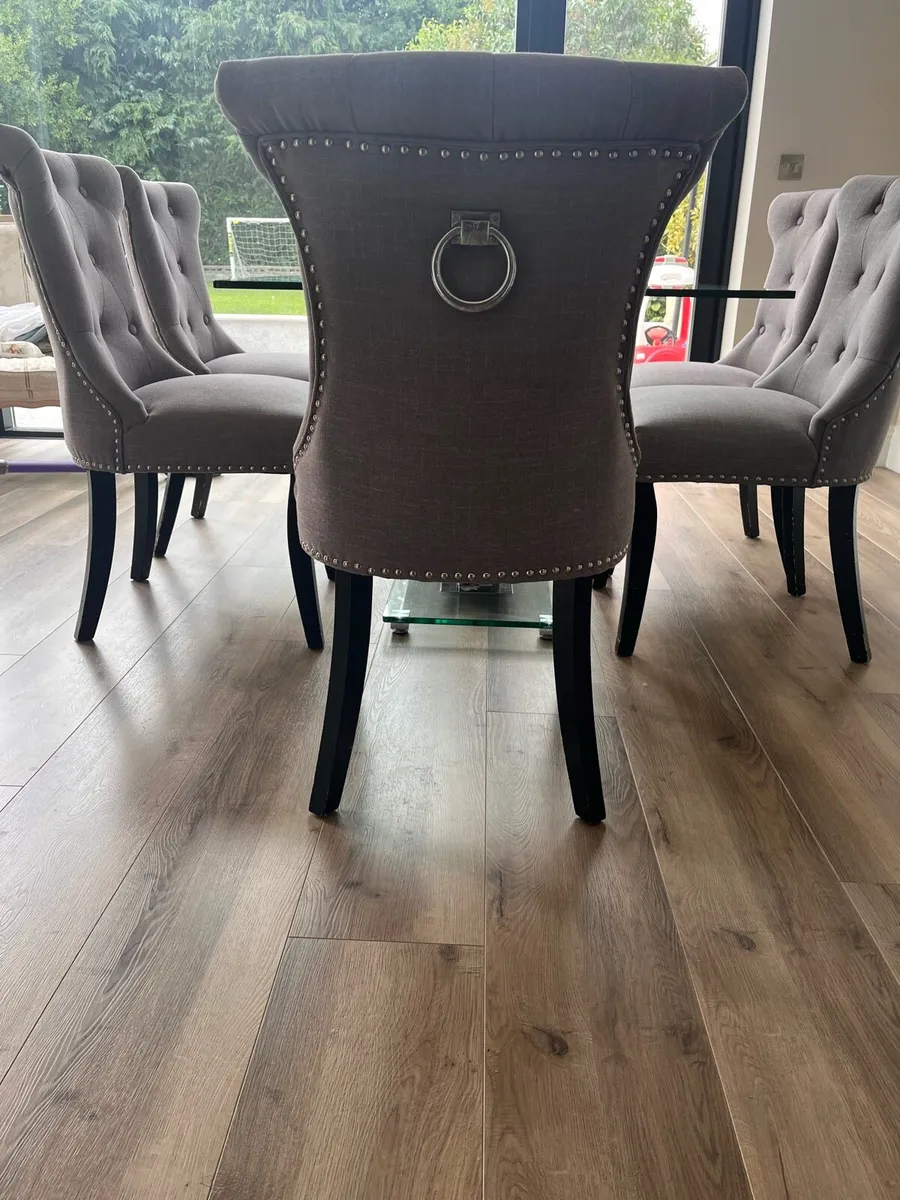Table and Chairs - Image 3