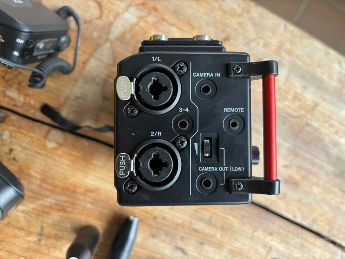 2x Rode wireless mic / Tascam recording kit - Image 4