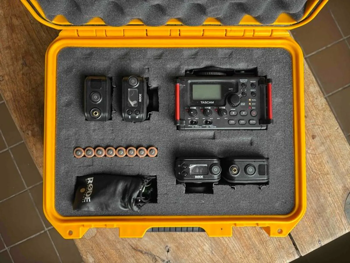 2x Rode wireless mic / Tascam recording kit - Image 1