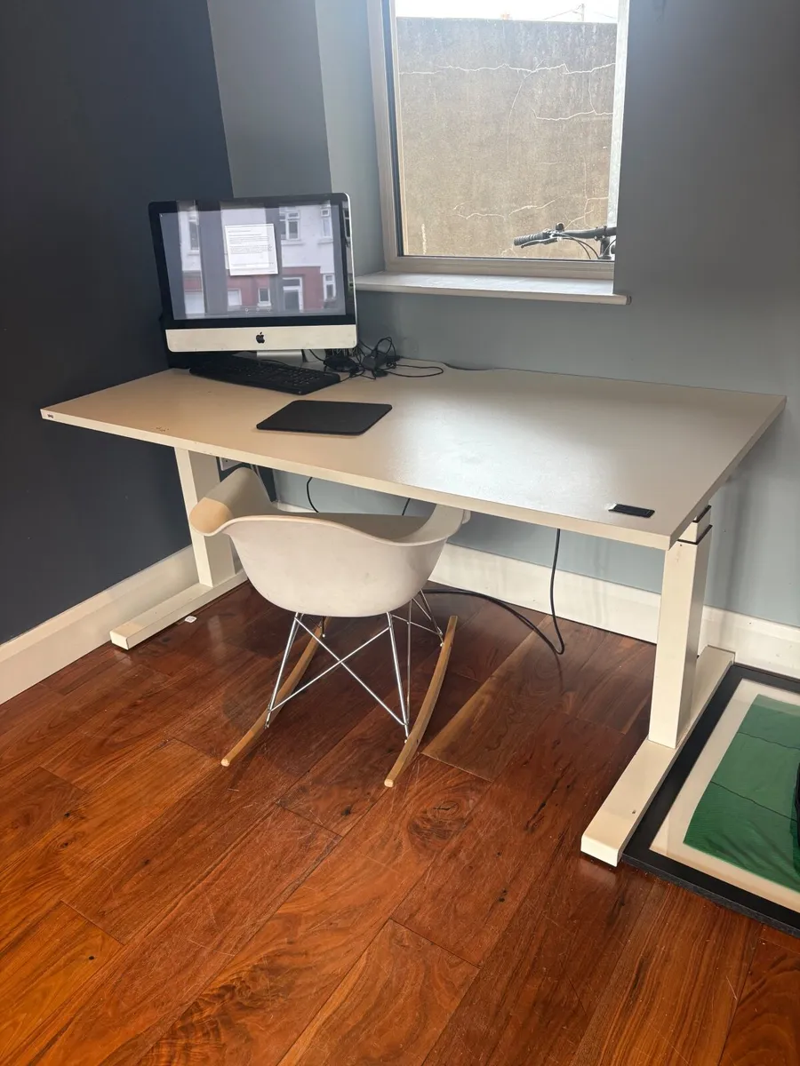 Motorised desk and chair - Image 1