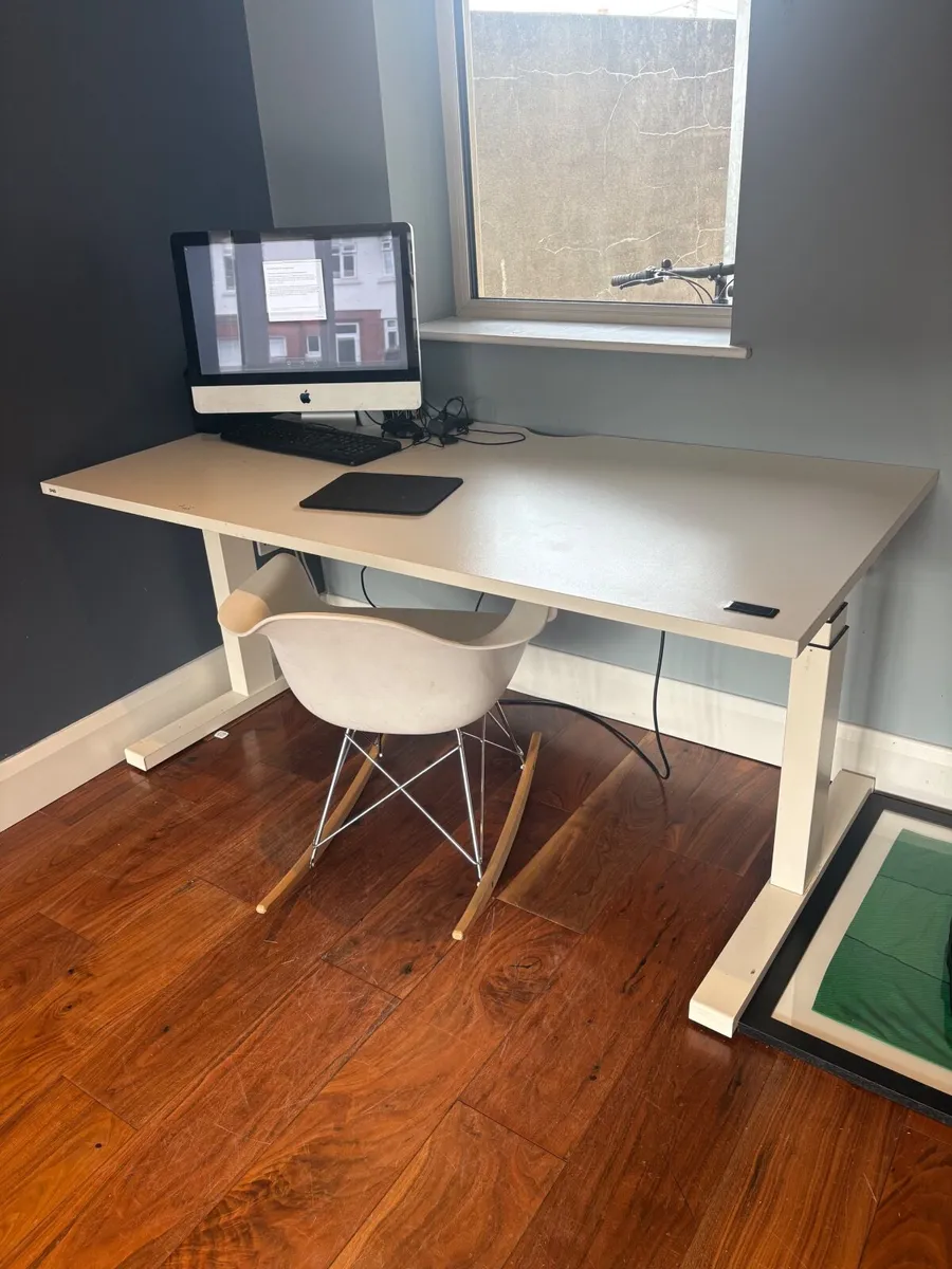 Motorised desk and chair - Image 2