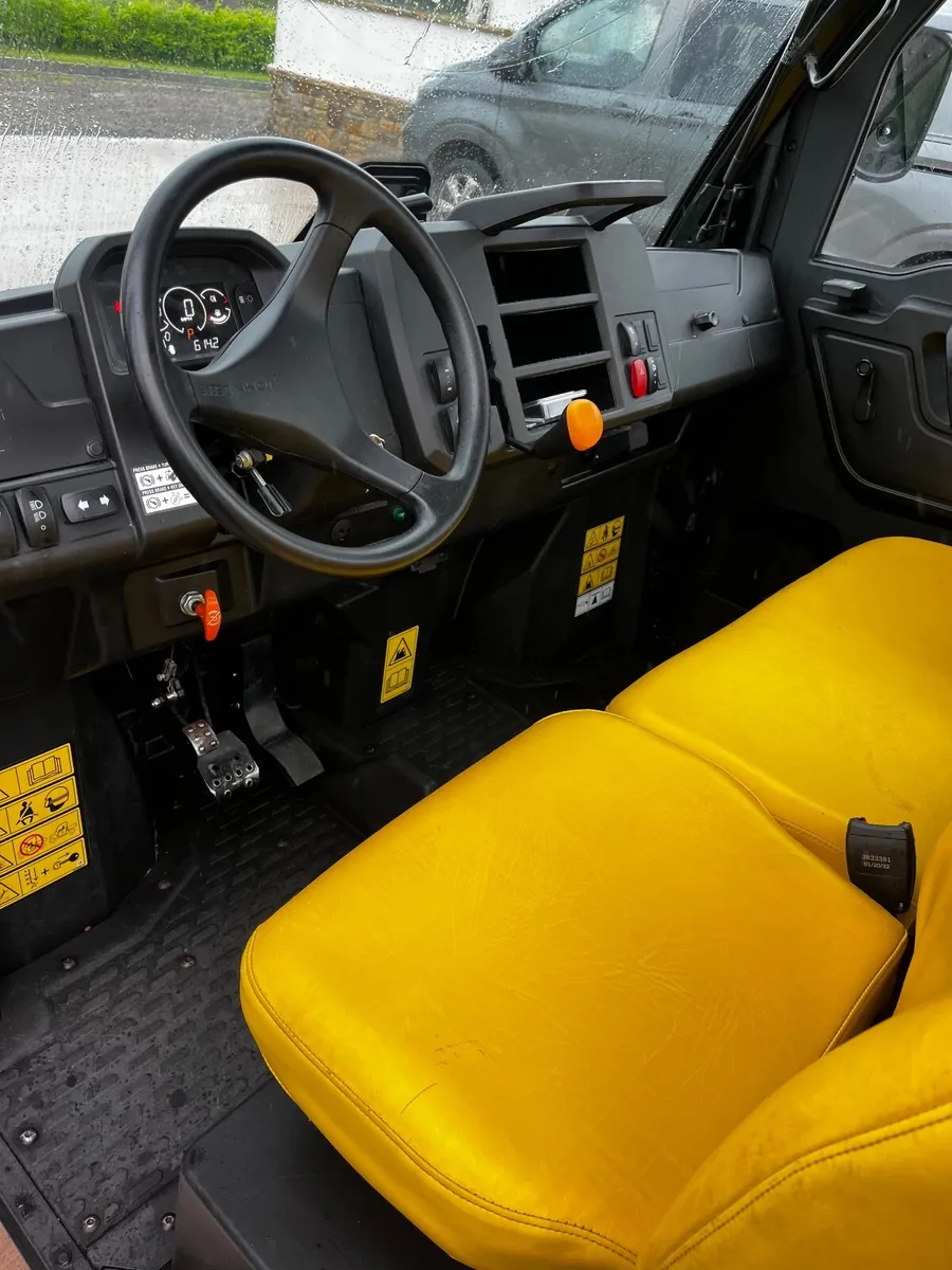 John Deere Gator 865m 2022 low hours - Image 2