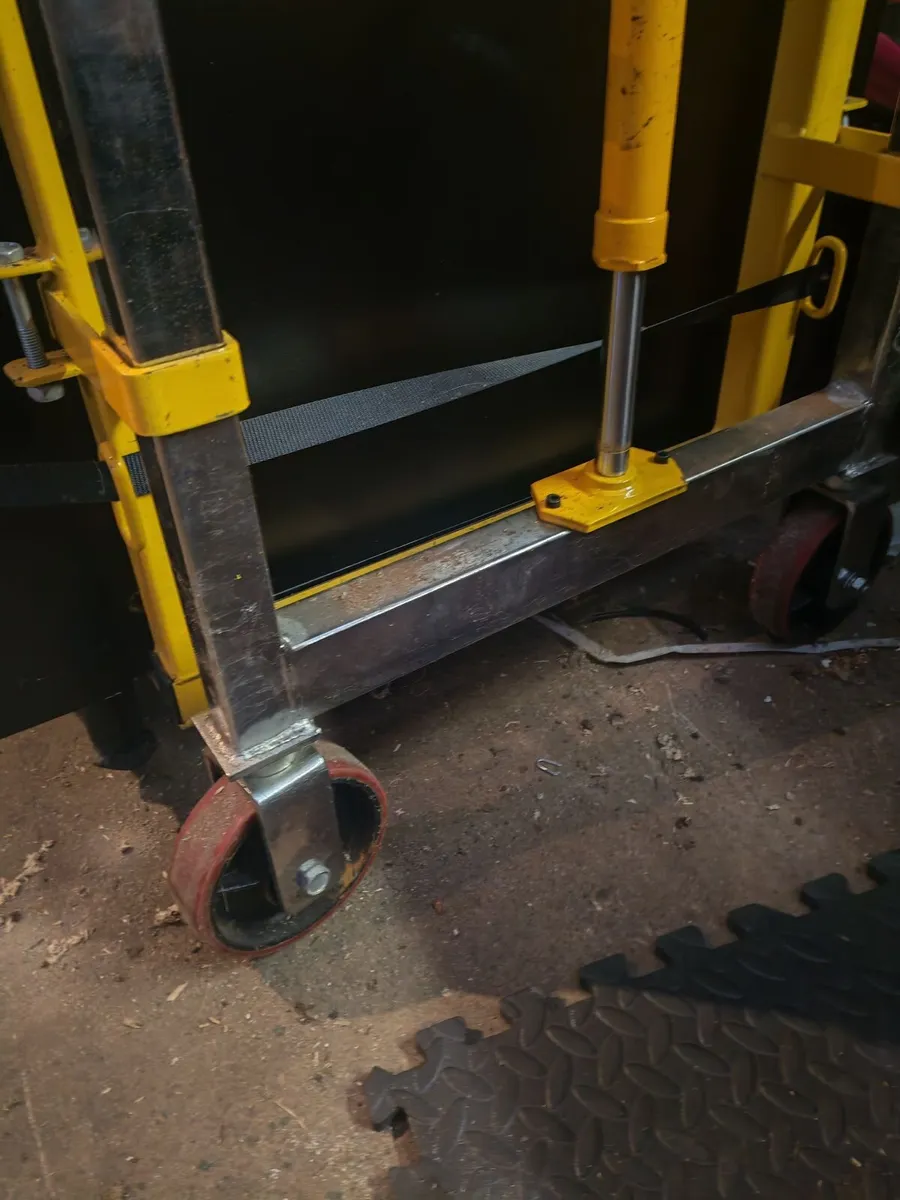 Vending machine & furniture lifters - Image 4