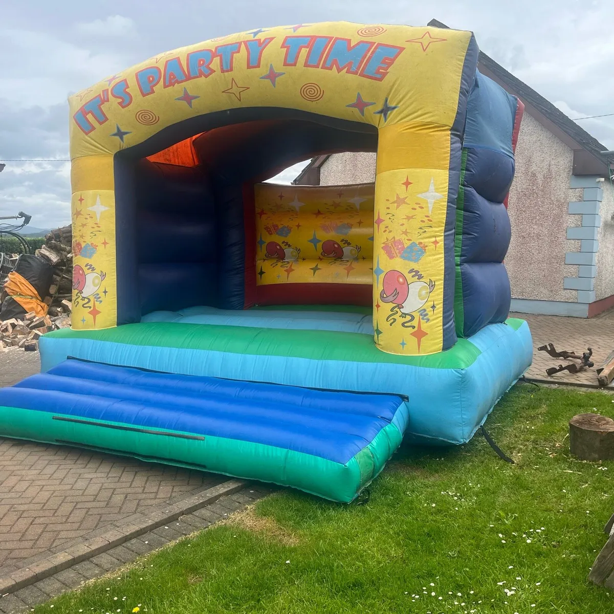 Bouncy castle - Image 2