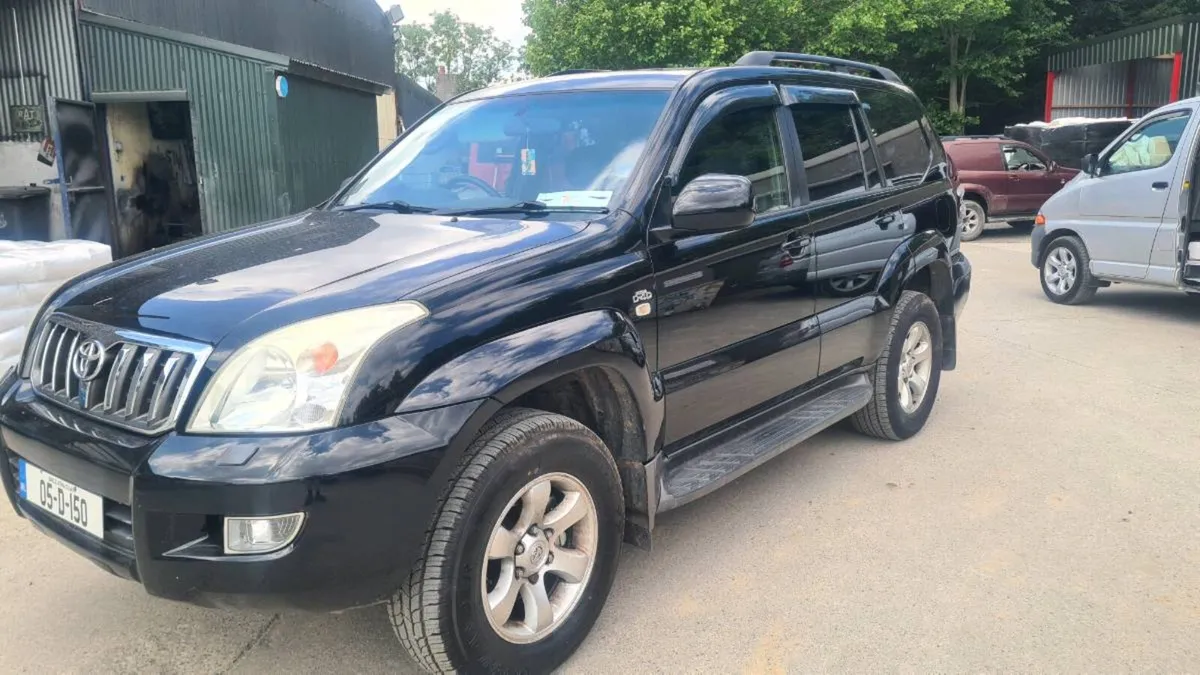 Toyota landcruiser  crewcab - Image 1