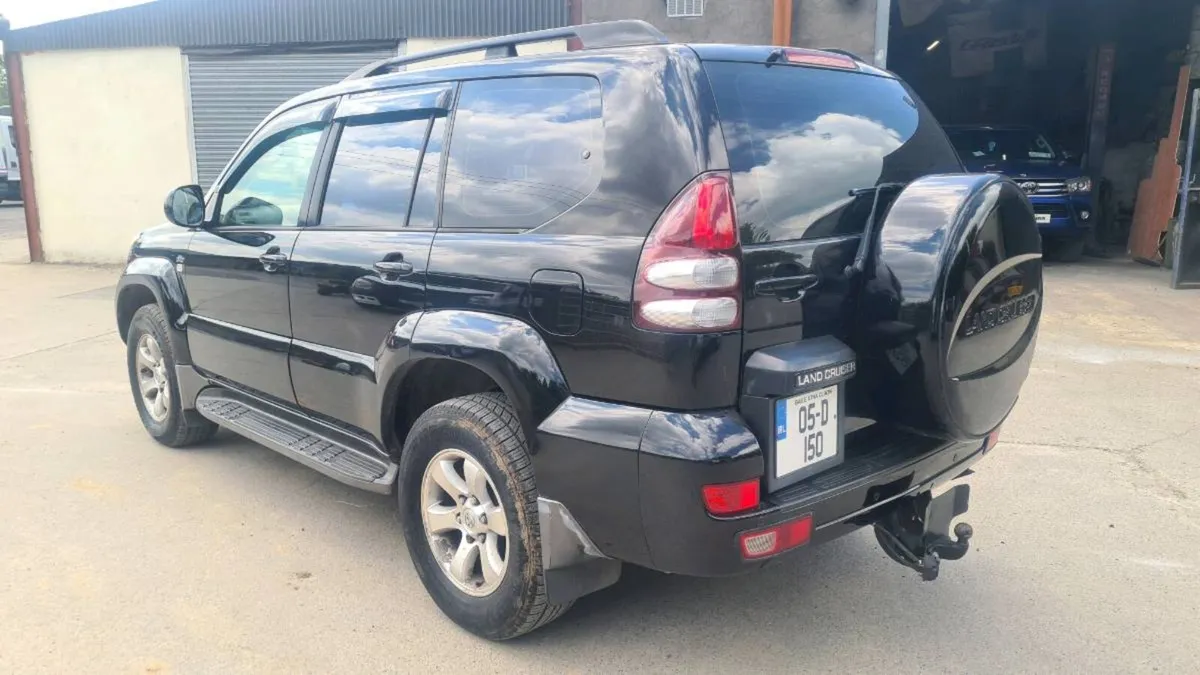 Toyota landcruiser  crewcab - Image 3