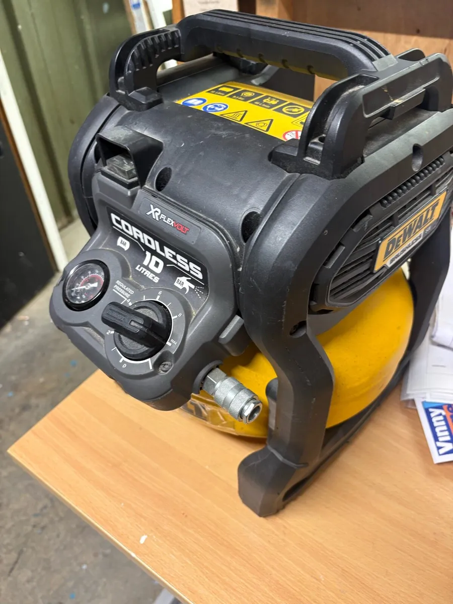 De Walt battery compressor - Image 2