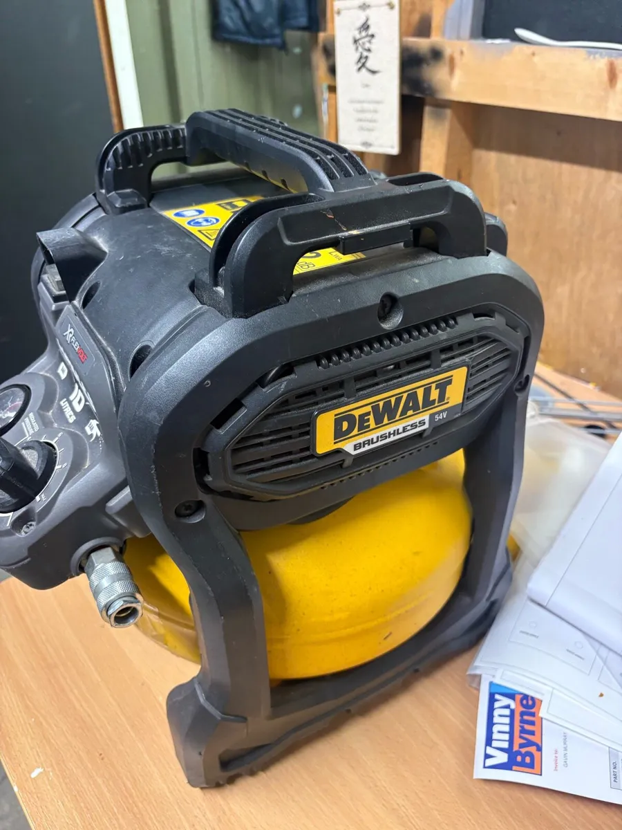 De Walt battery compressor - Image 3