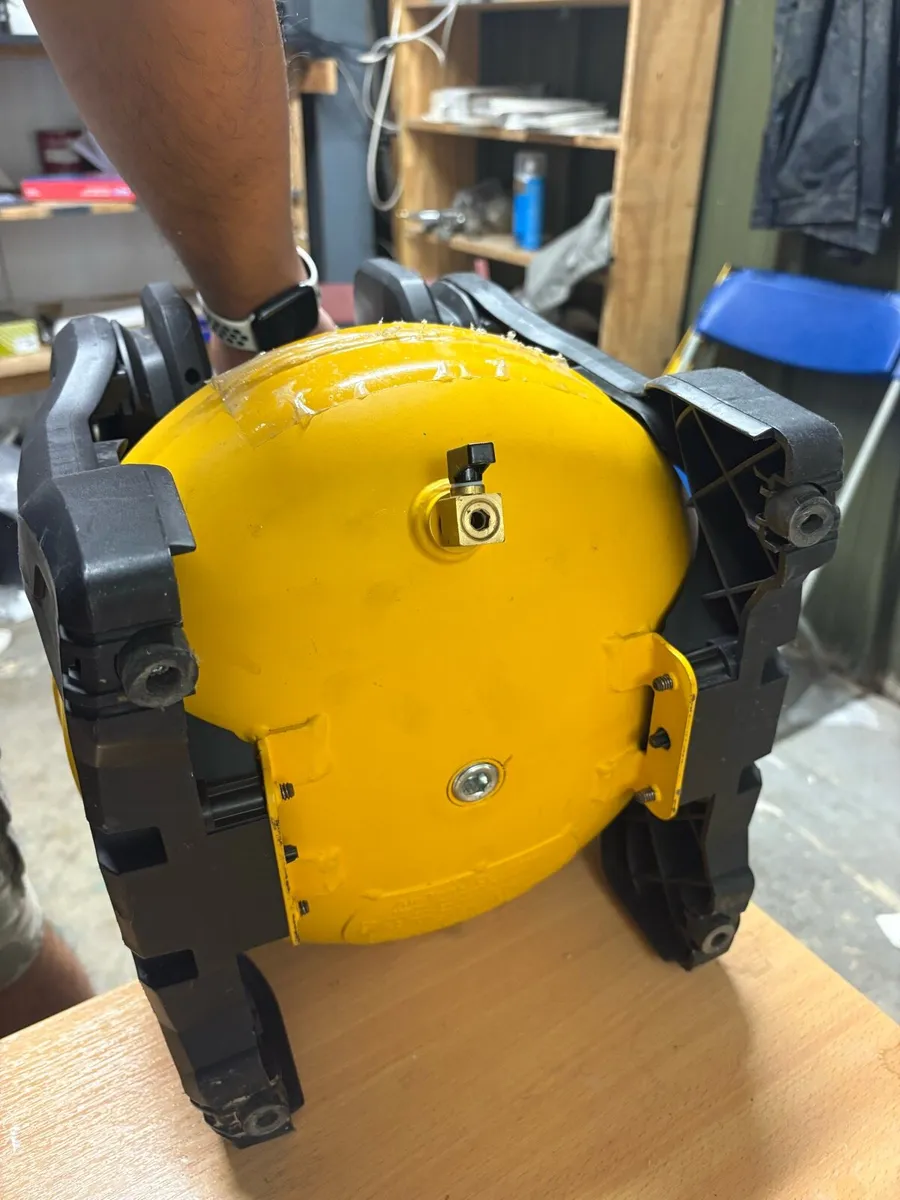 De Walt battery compressor - Image 4