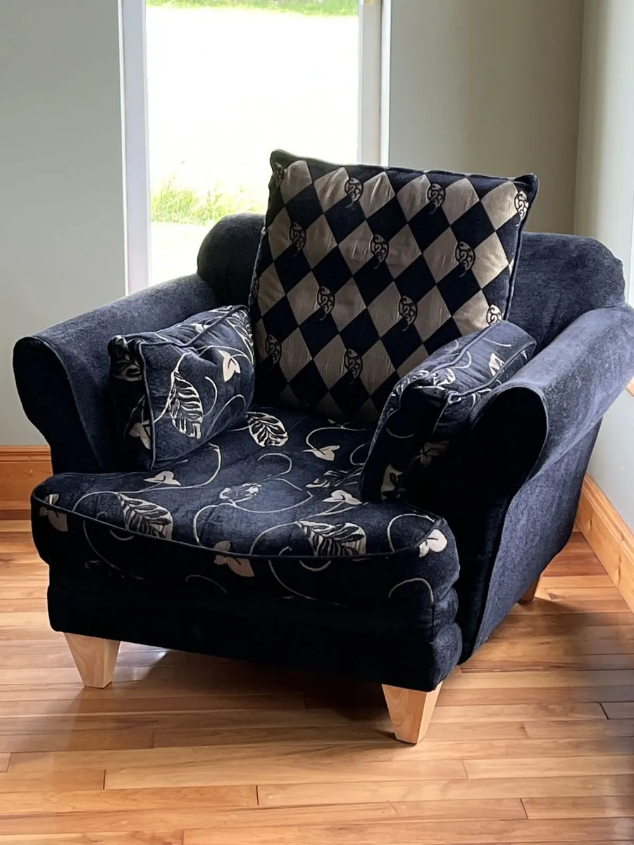 3 piece suite - free to good home - Image 1