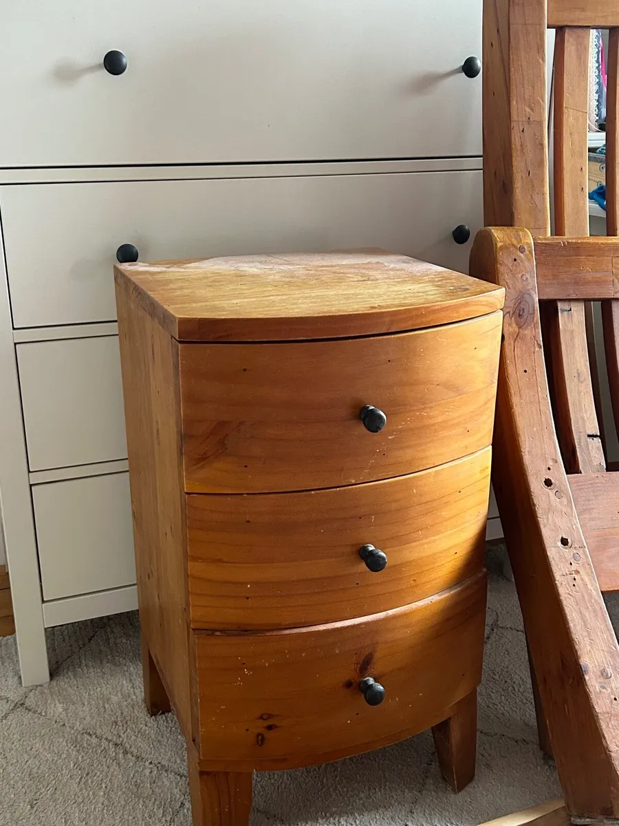 Super King Sized Bed and 2x bedside lockers (Oak) - Image 1