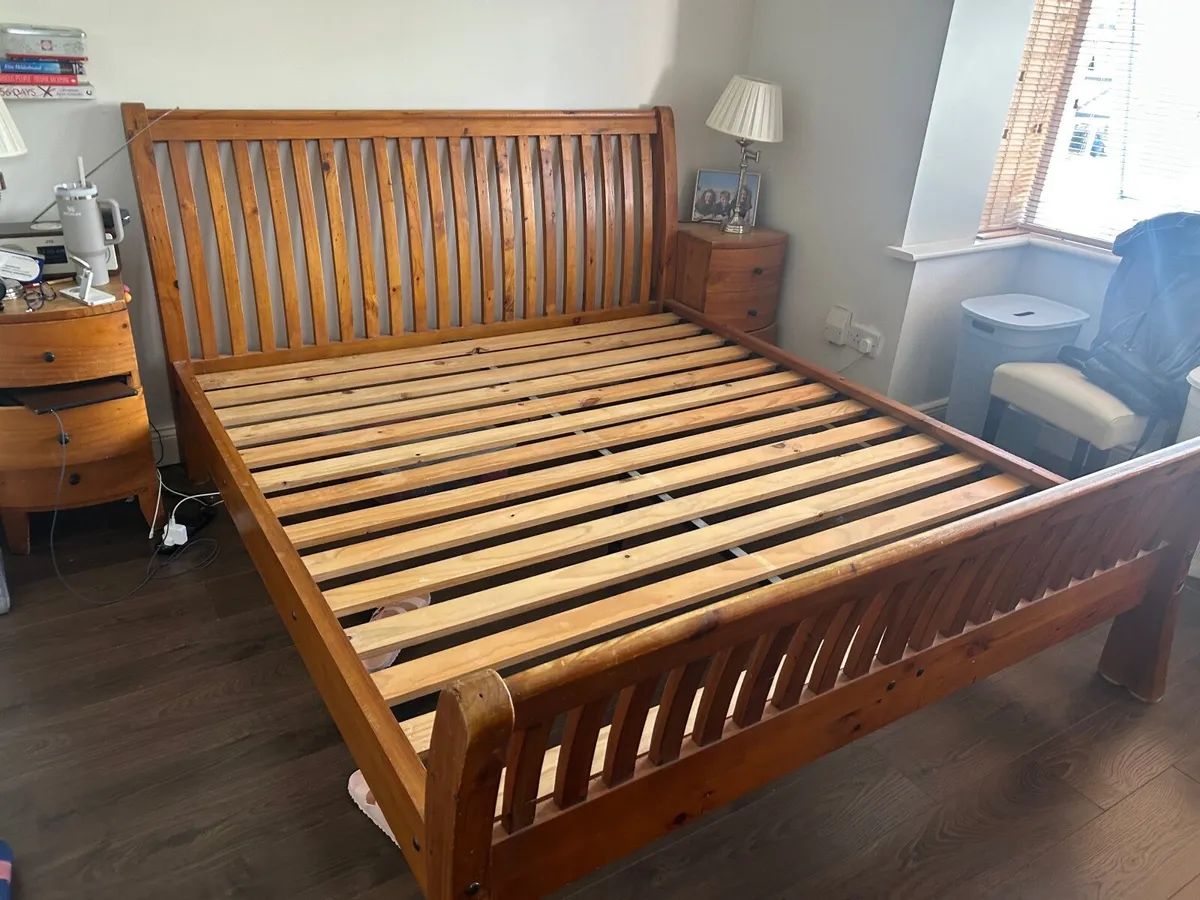 Super King Sized Bed and 2x bedside lockers (Oak) - Image 2