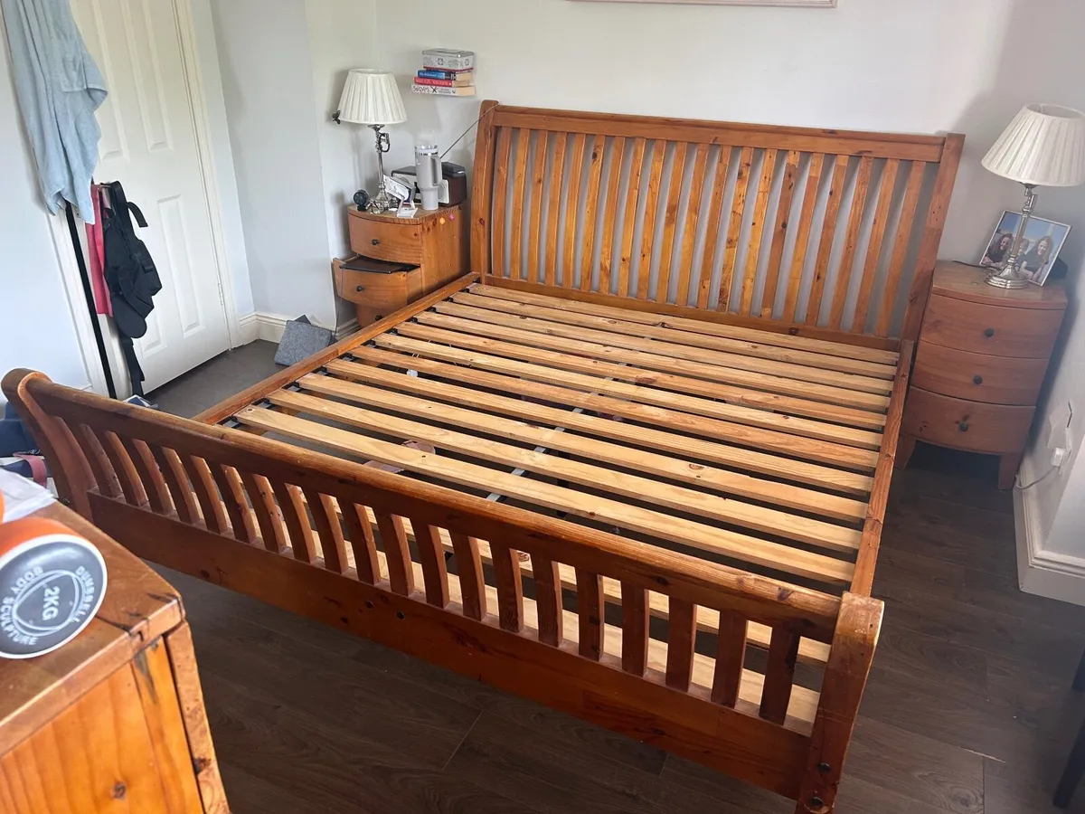 Super King Sized Bed and 2x bedside lockers (Oak) - Image 3