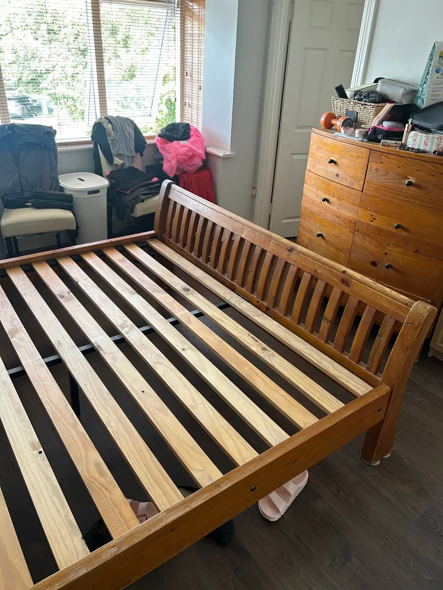 Super King Sized Bed and 2x bedside lockers (Oak) - Image 4