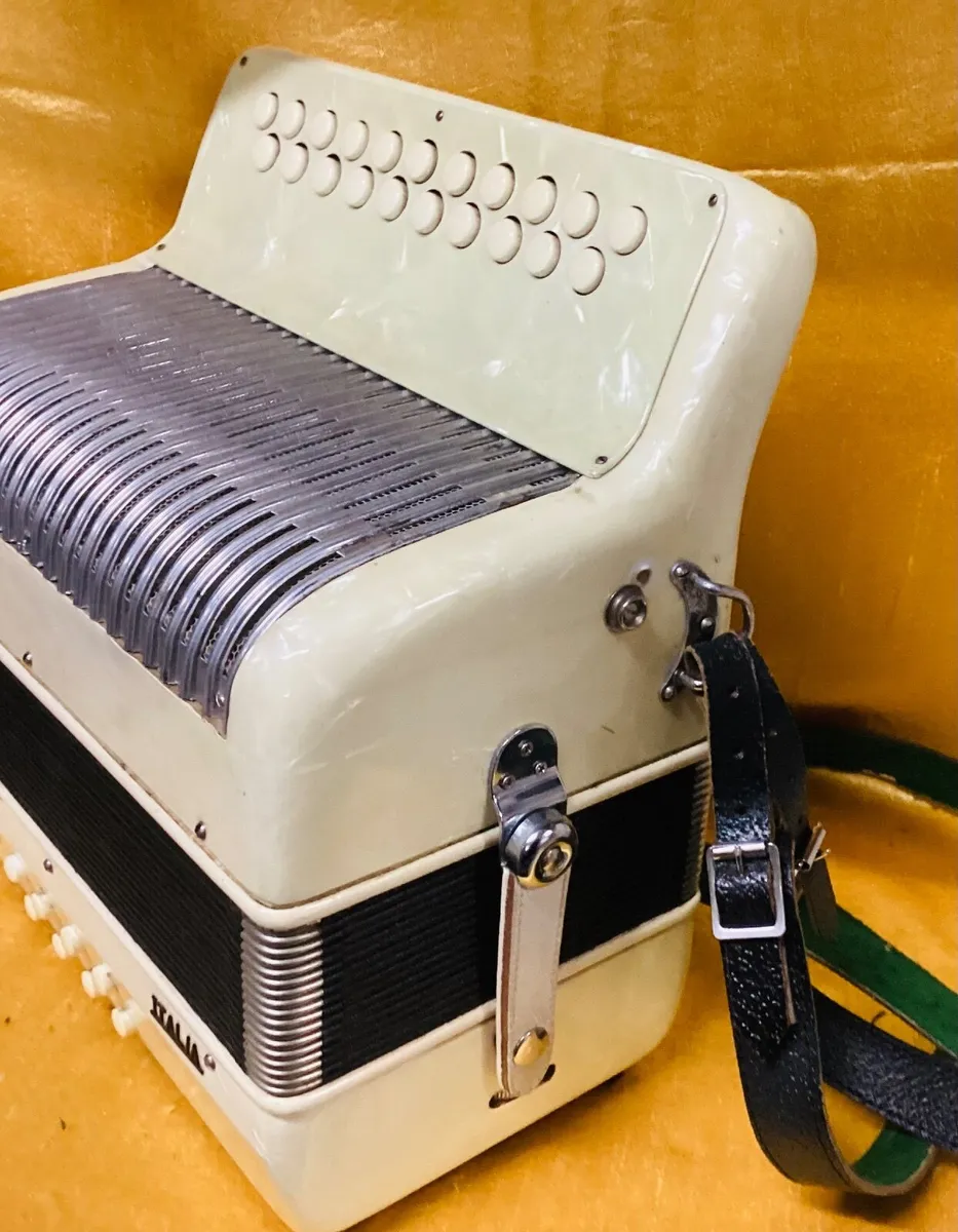 CASALI VERONA ITALIAN B/C 2 VOICE BUTTON ACCORDION - Image 4