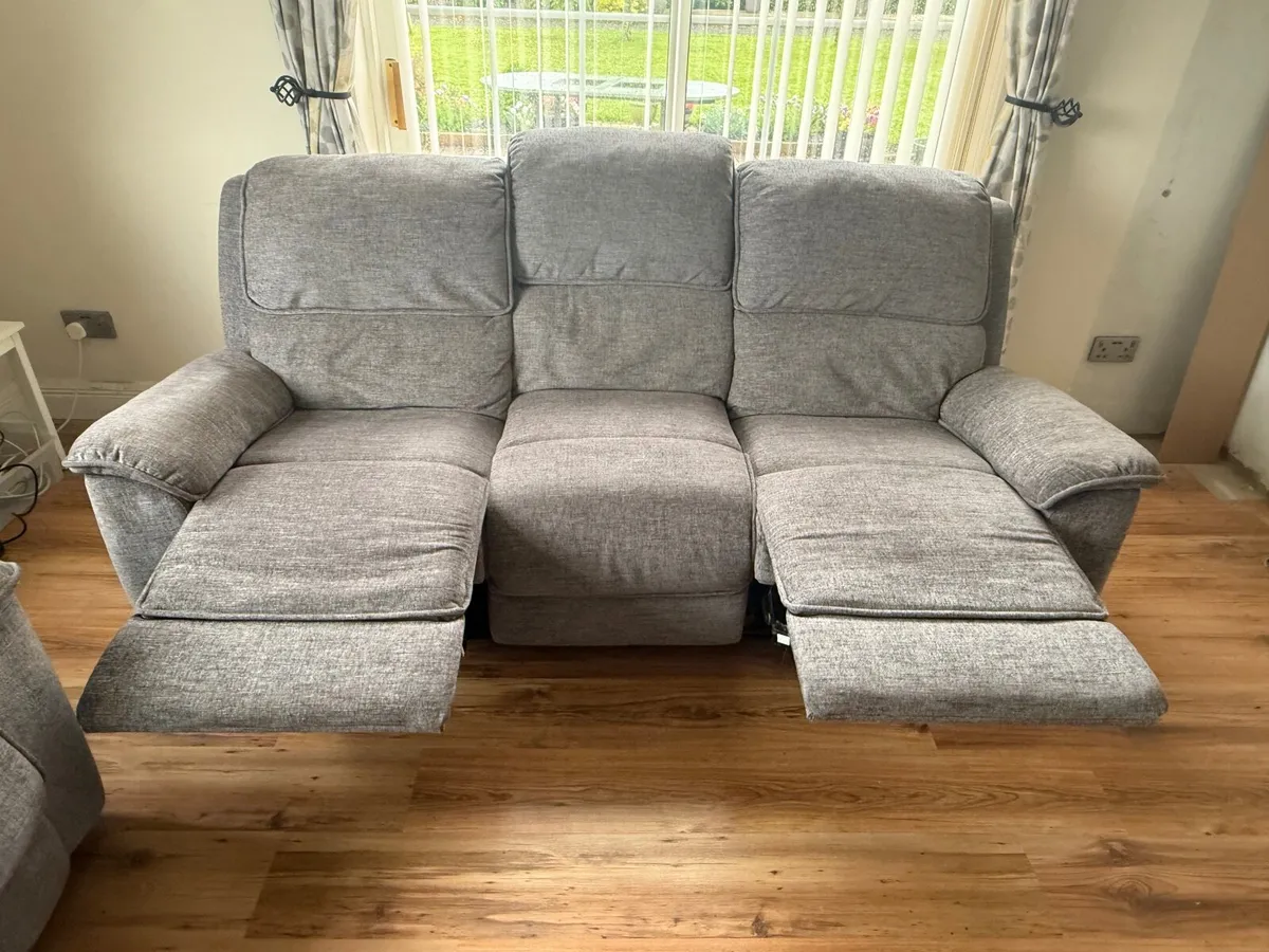 3 piece recliner suite - Image 2