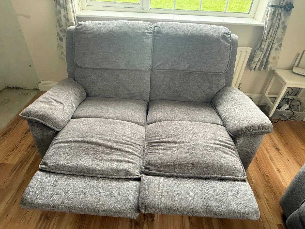 3 piece recliner suite - Image 3