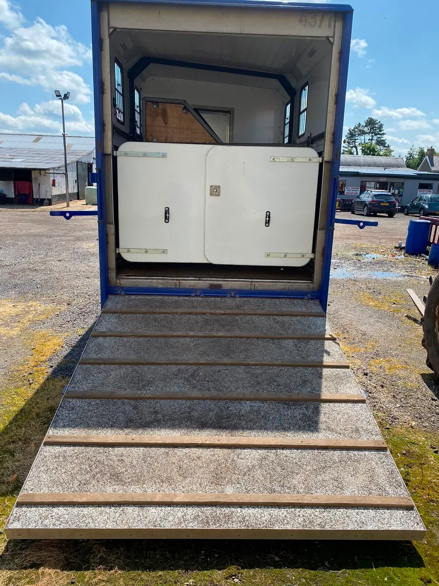 Horse Lorry - Image 2