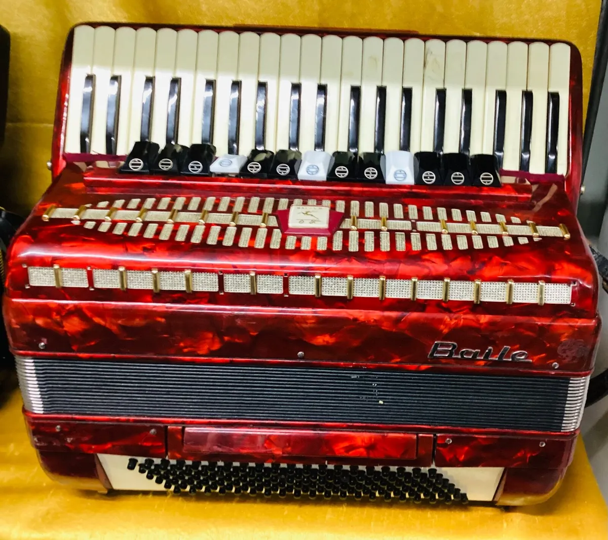 Baile 120 bass full size piano accordion used - Image 1
