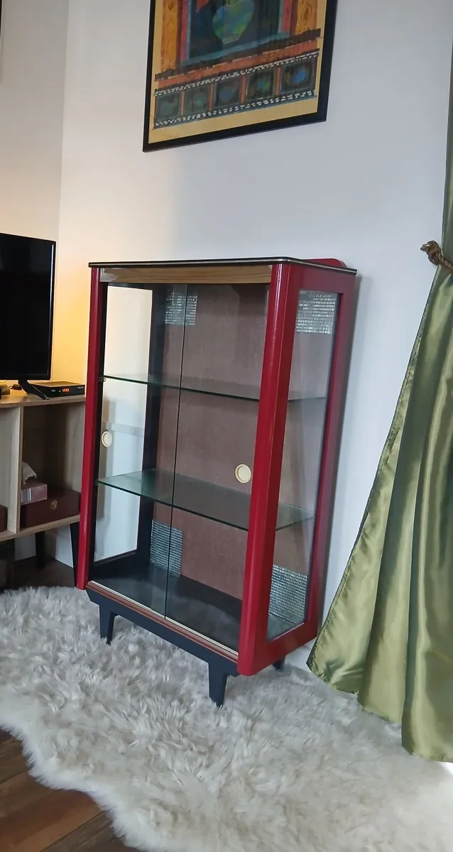 Lovely Mid Century Display Cabinet. - Image 3