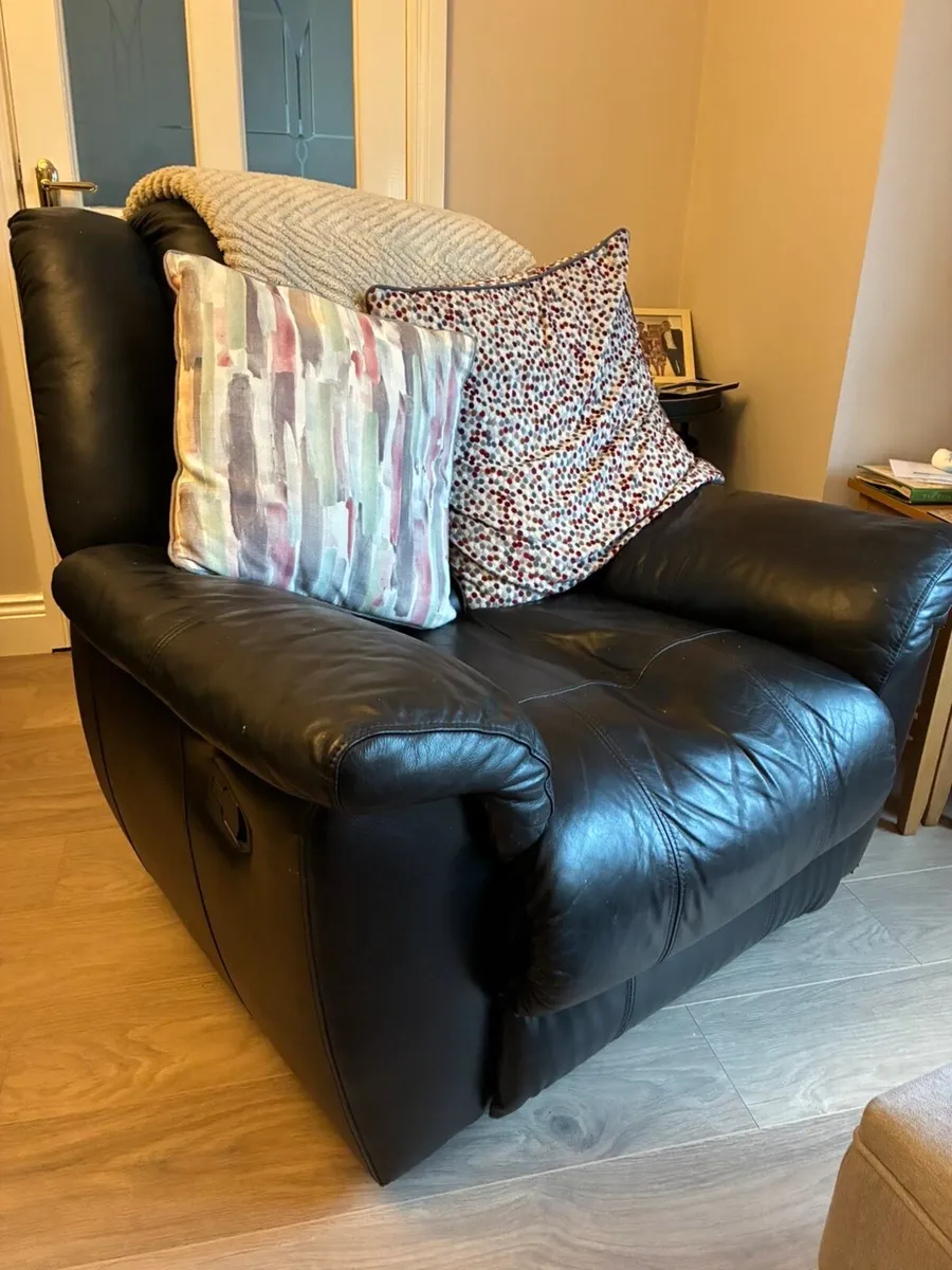 Black recliner leather furniture , full suite - Image 2