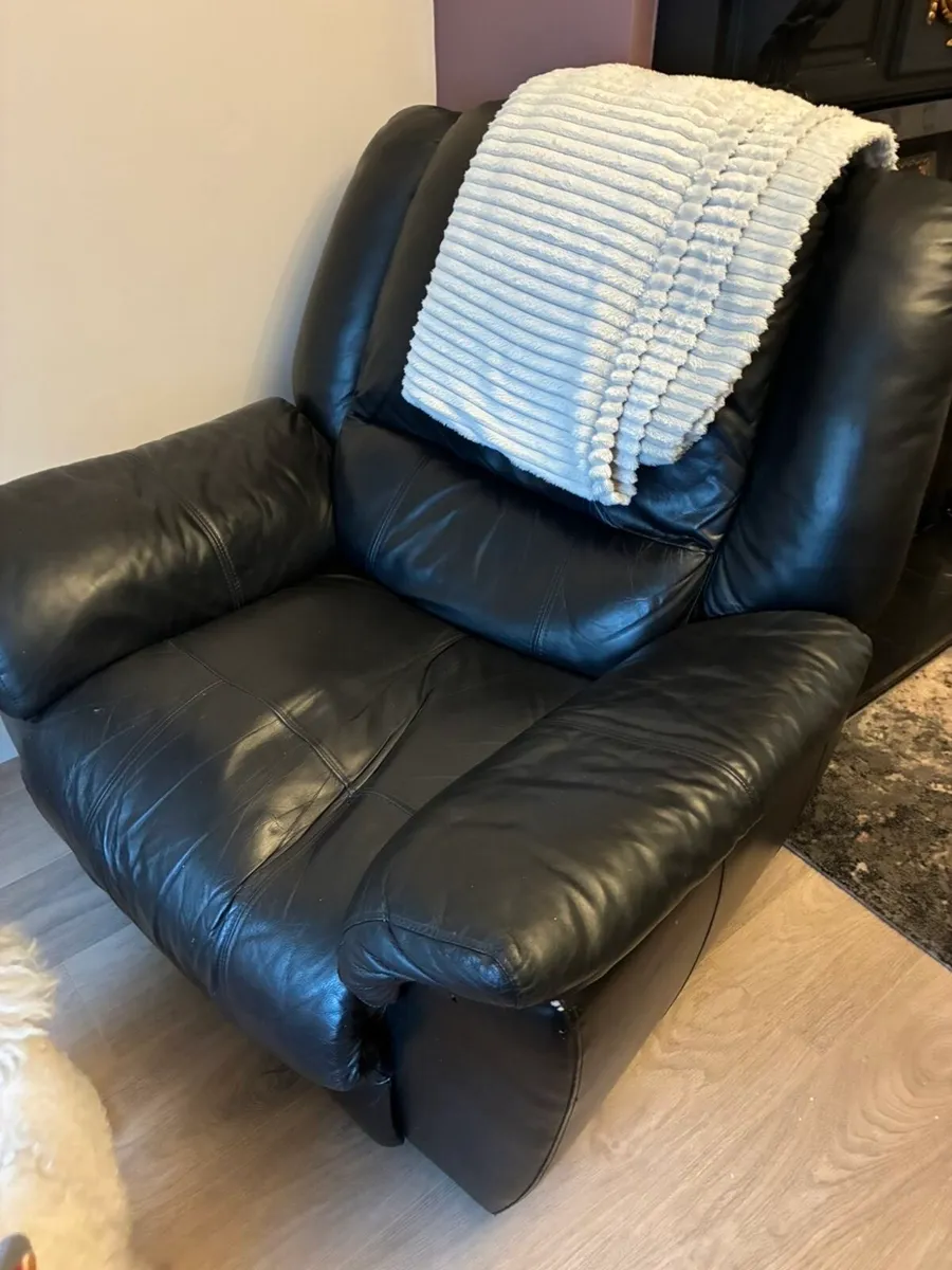 Black recliner leather furniture , full suite - Image 1
