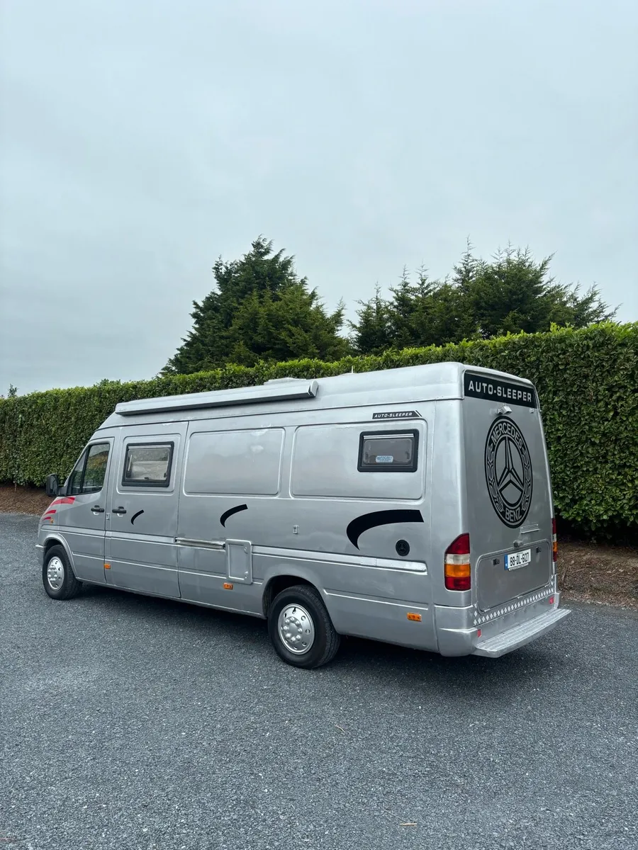Mercedes-Benz 310D 4 berth factory built Fixed bed - Image 3