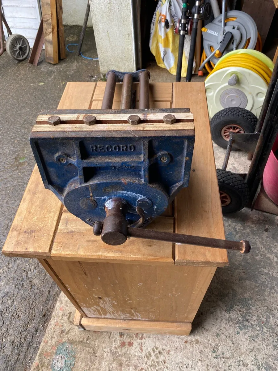 Woodwork bench vices (2) - Image 1
