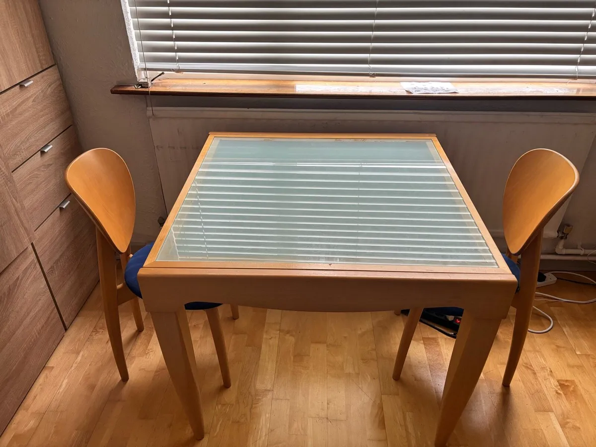 Extendable Dining table with Chairs - Image 4